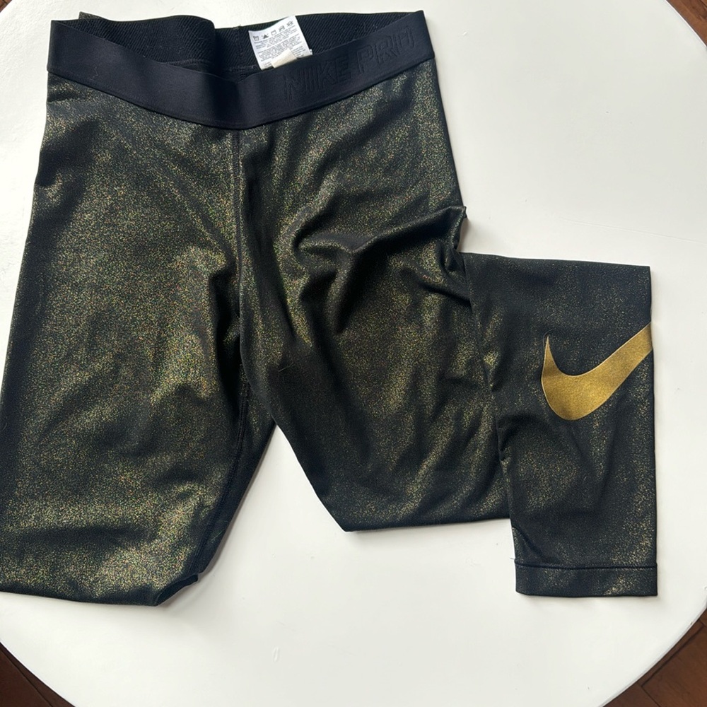 Nike pro Leggings in medium! Awesome condition